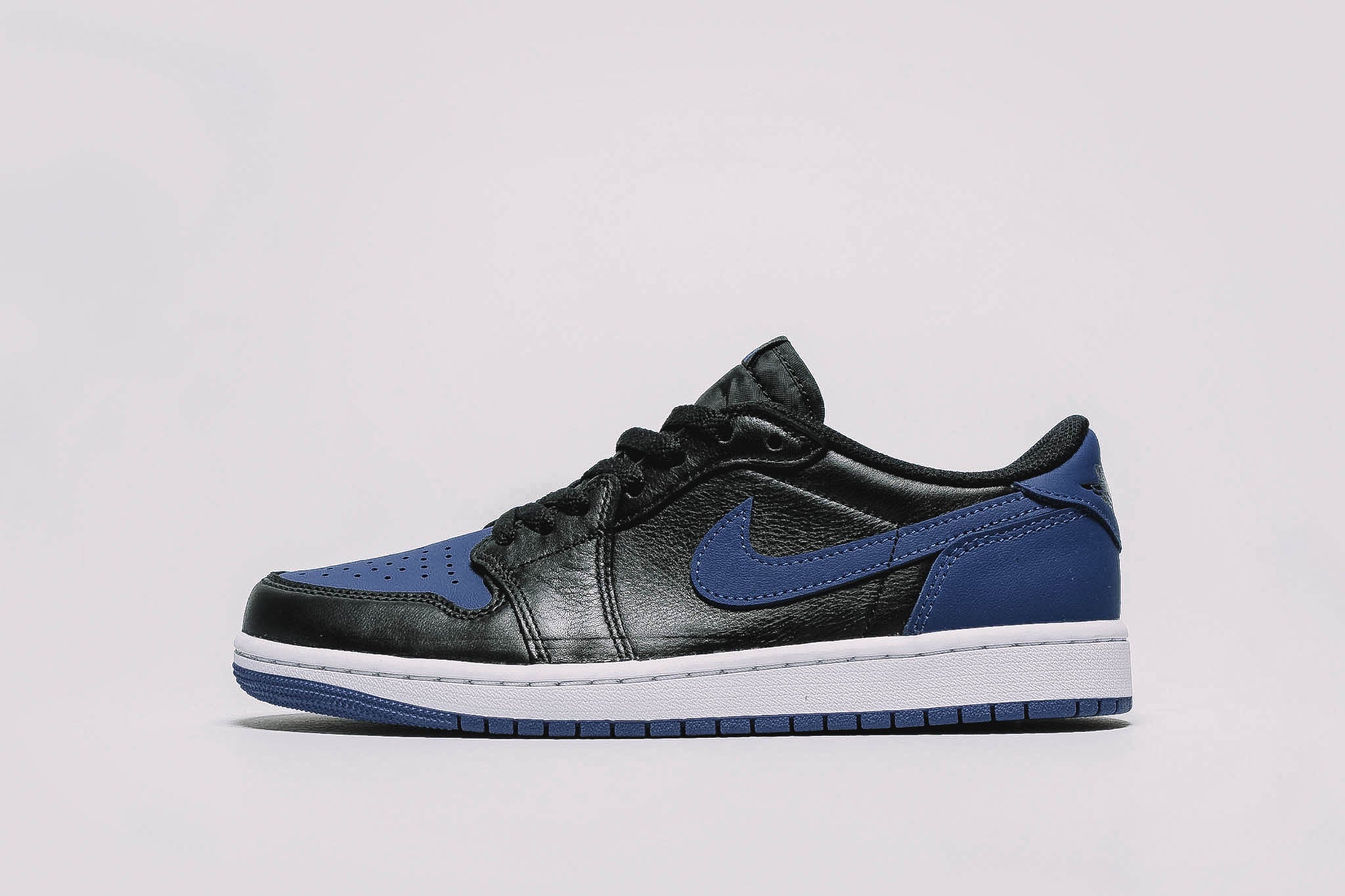 Air Jordan 1 Low OG “Mystic Navy” – Manor.