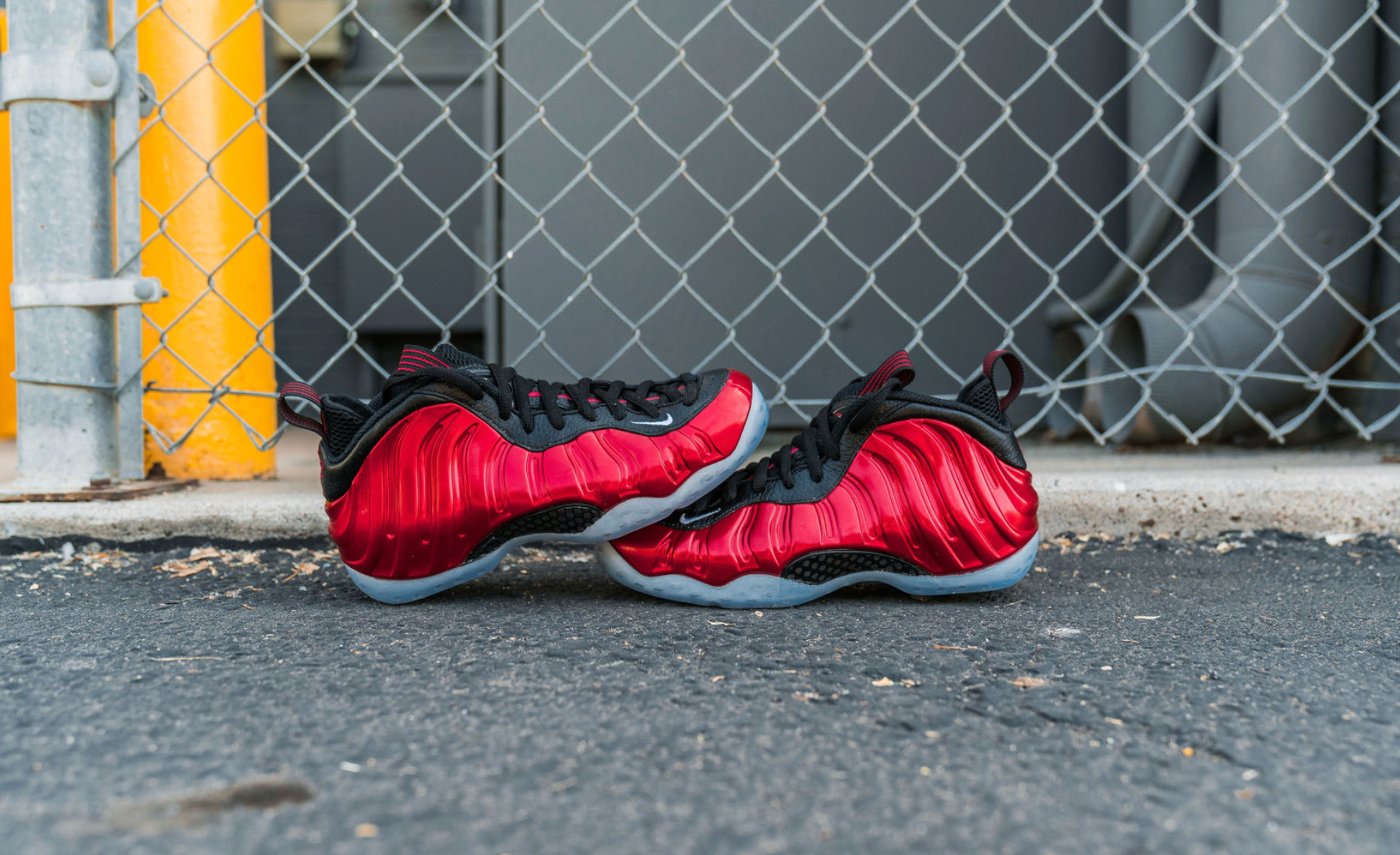 nike air foamposite one metallic red