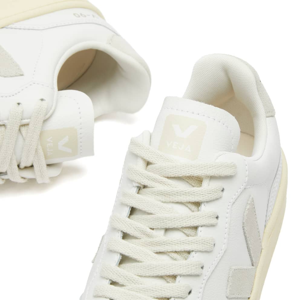 Veja "V-90 O.T. Leather" M - Extra White / Natural