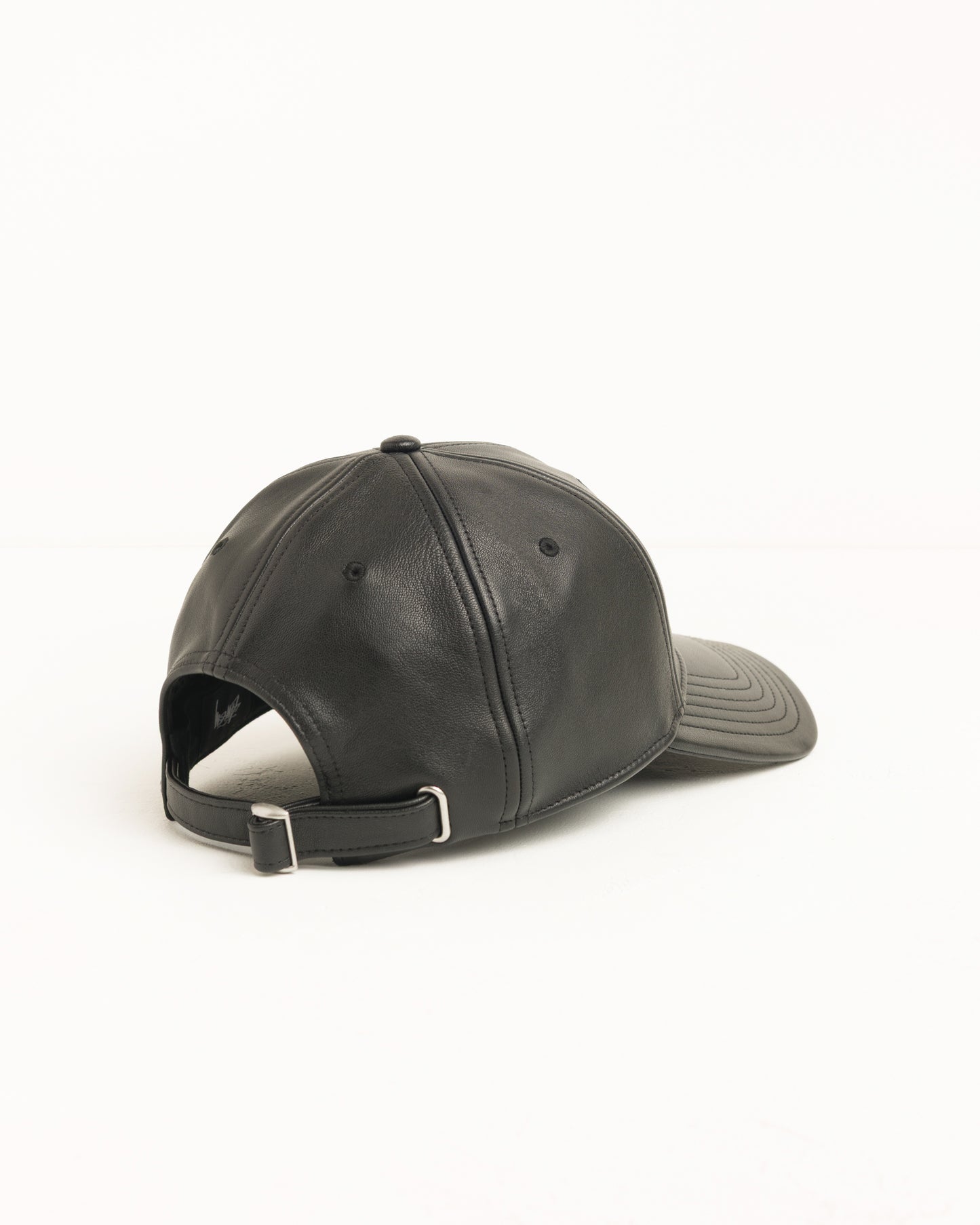 Stussy "LP Leather Strapback Cap" - Black