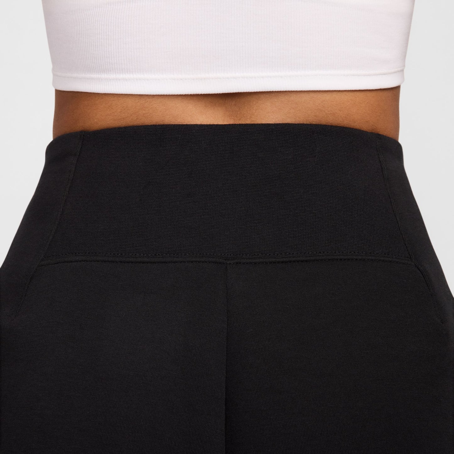 Nike "Tech Fleece High-Waisted 3" Pleated Shorts" W - Black