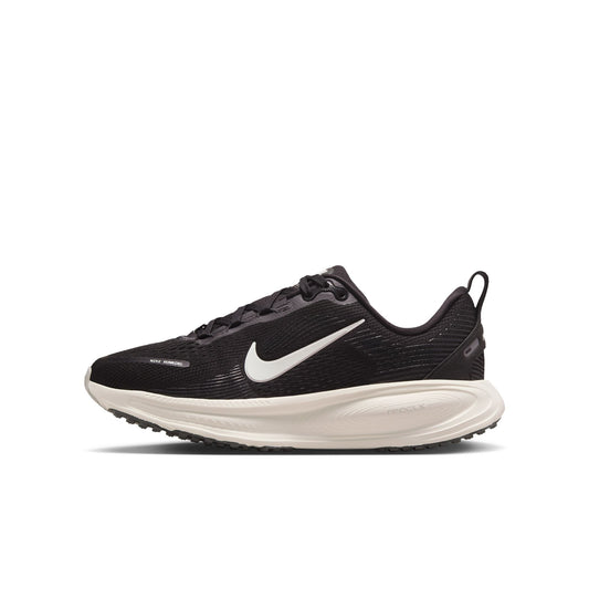Nike "Vomero 18" Grade School - Black / Summit White