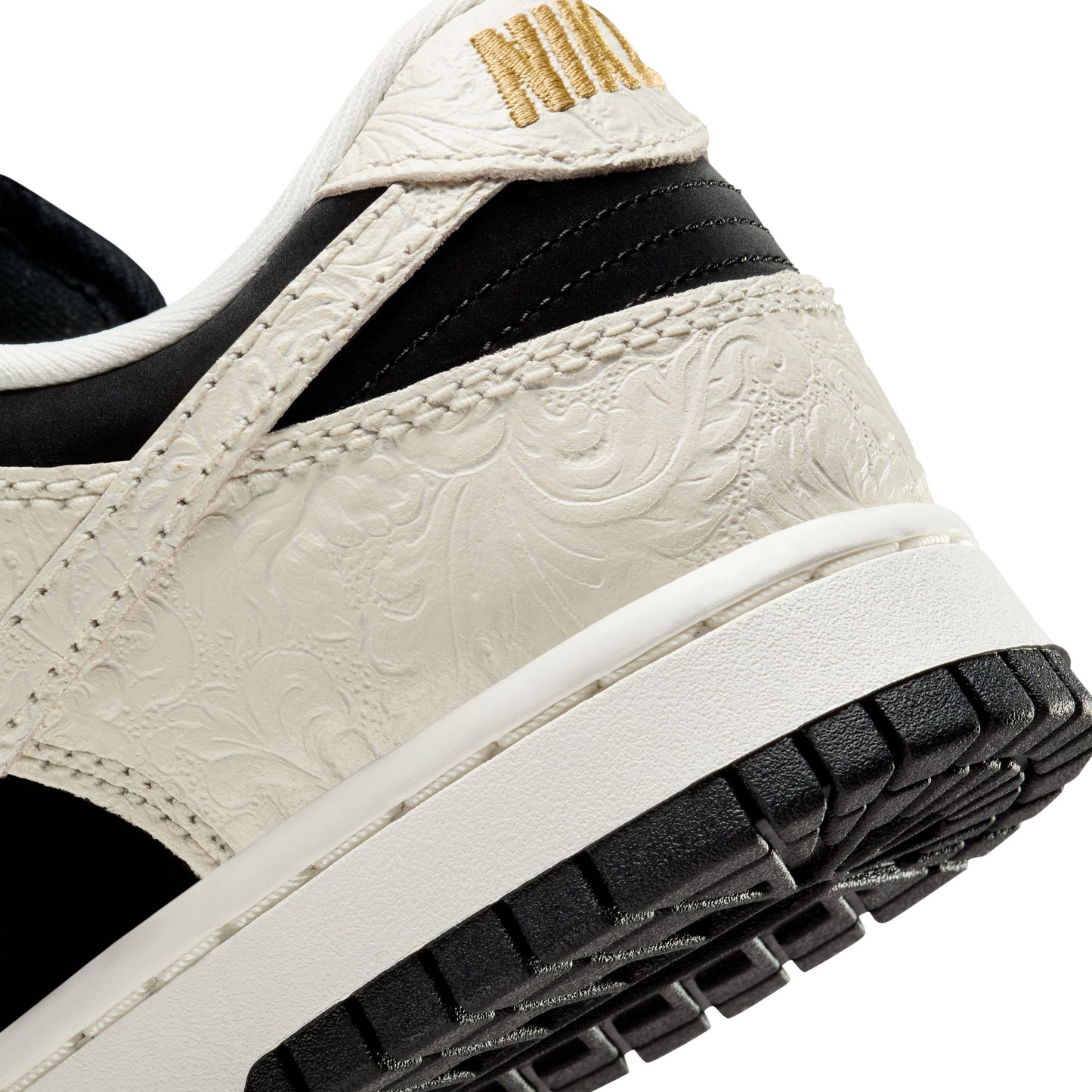 Nike "Dunk Low" Womens - Black / Sail