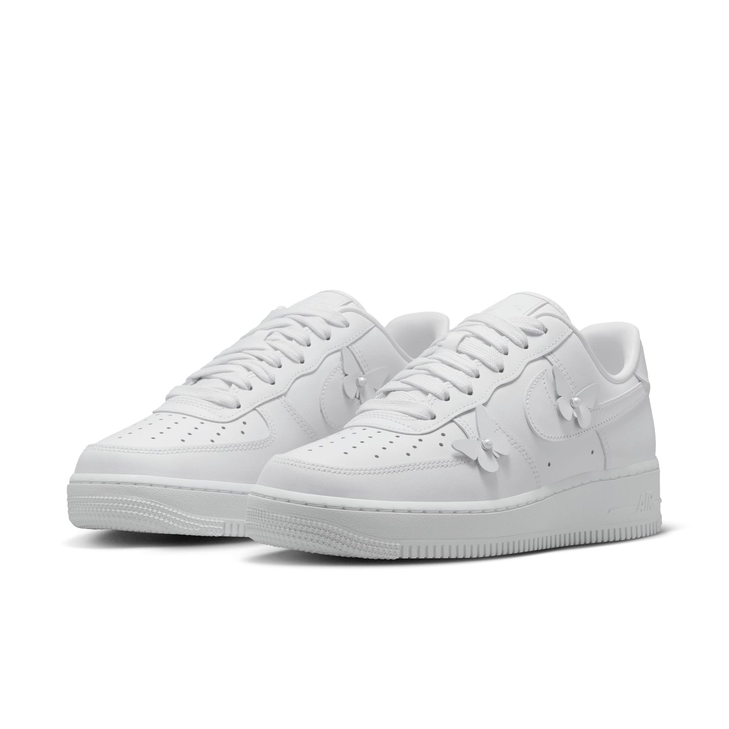Nike "Air Force 1 Low" W - White / White (Butterfly)