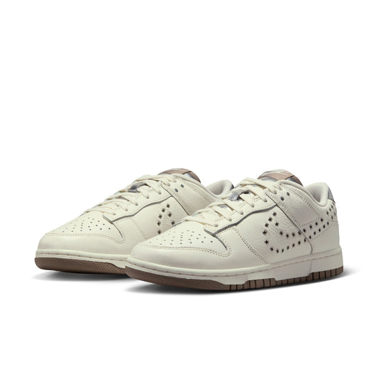 Nike "Dunk Low" Womens - Sail / Metallic Silver