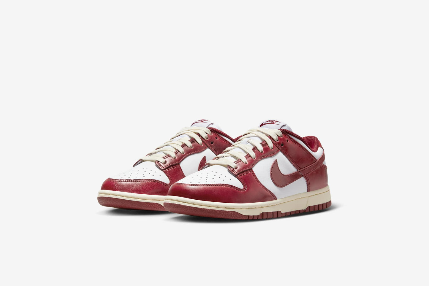 Nike "Dunk Low PRM" W - White / Team Red / Coconut Milk