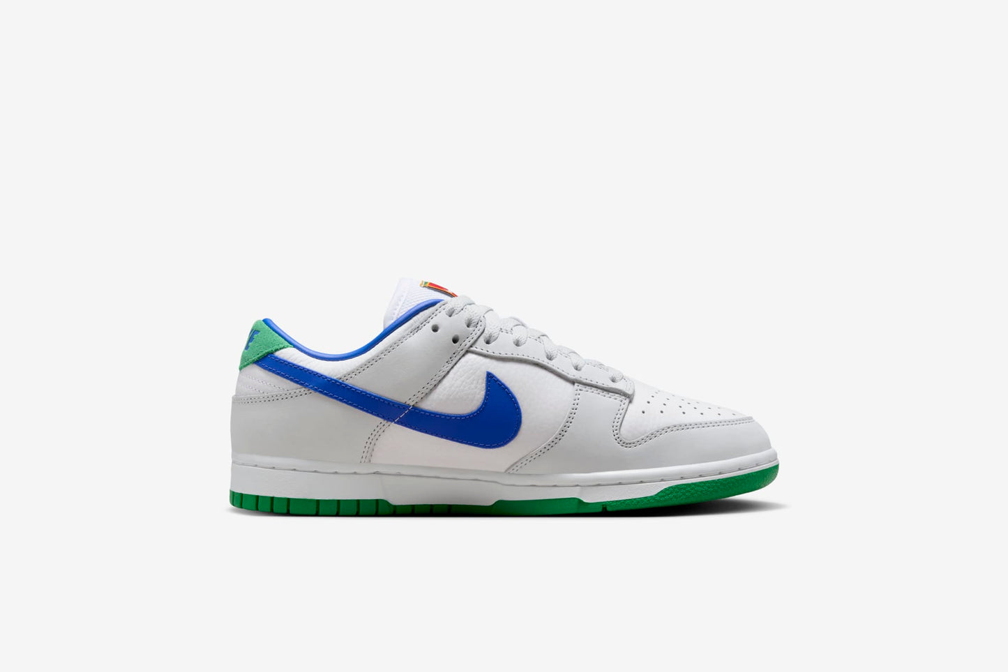 Nike "Dunk Low" W - White / Photo Blue / Photon Dust / Stadium Green