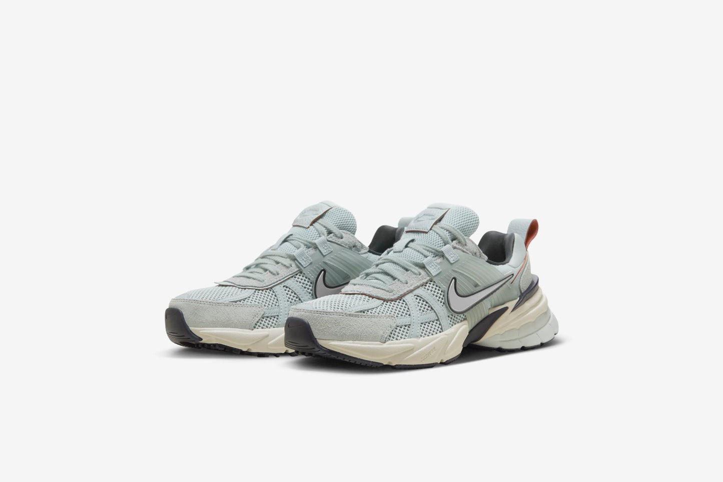 Nike "V2K Run" W - Light Pumice / Chrome