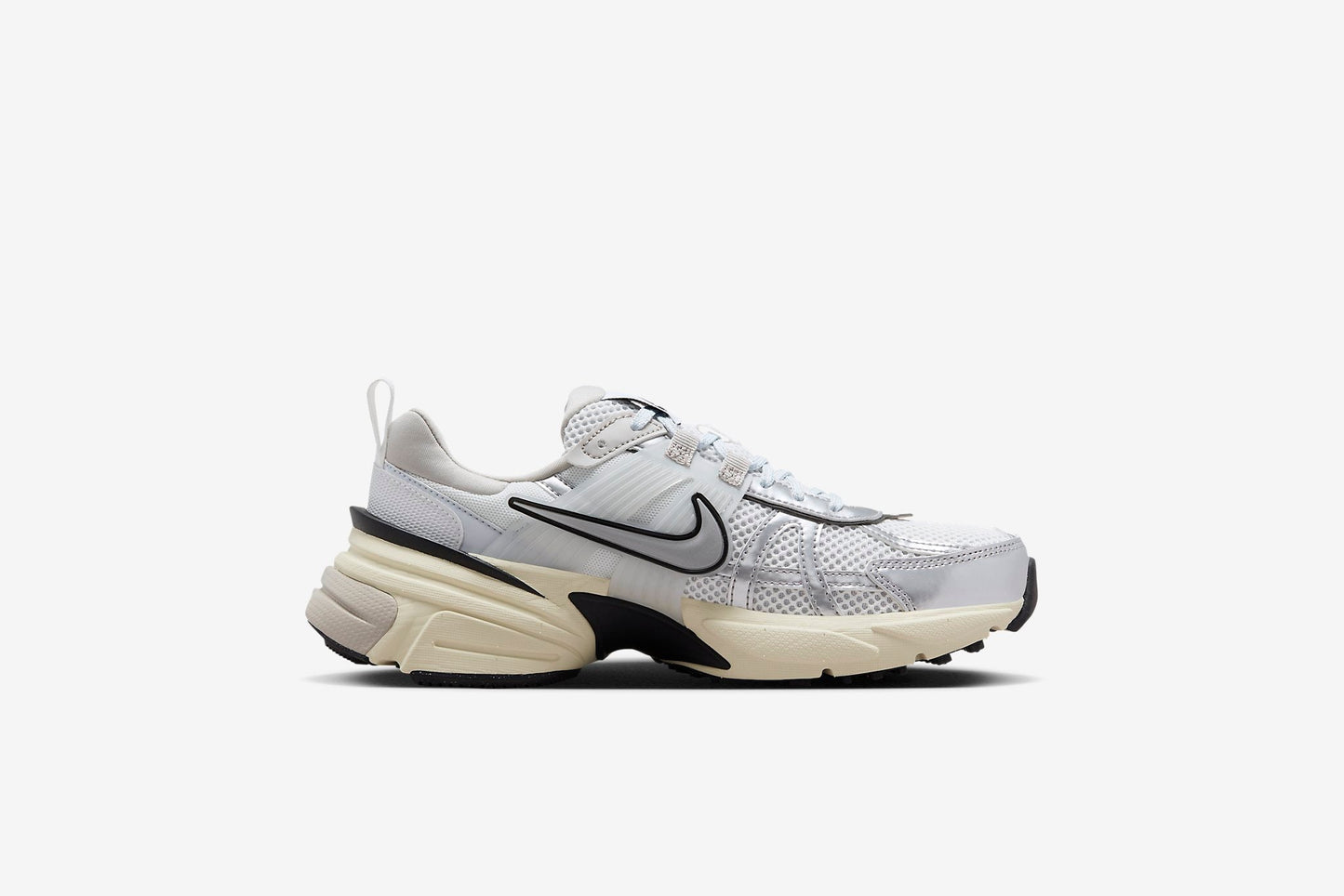 Nike "V2K Run" W - Summit White / Metallic Silver