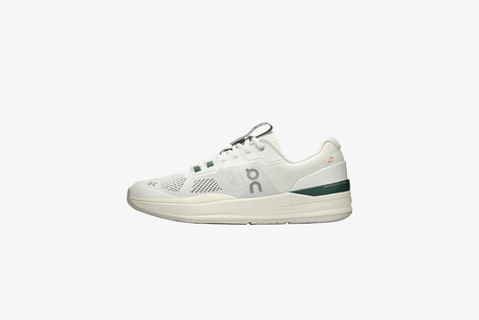 On "The Roger Pro" Hard Court M - White / Evergreen