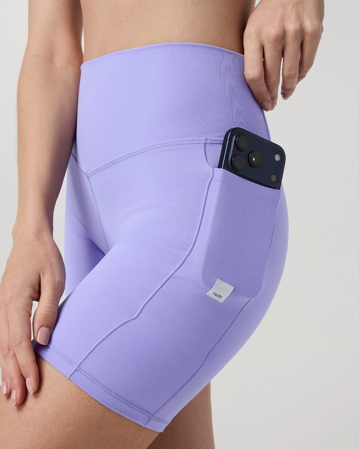Vuori "AllTheForm Pocket Short" Womens - Hyacinth
