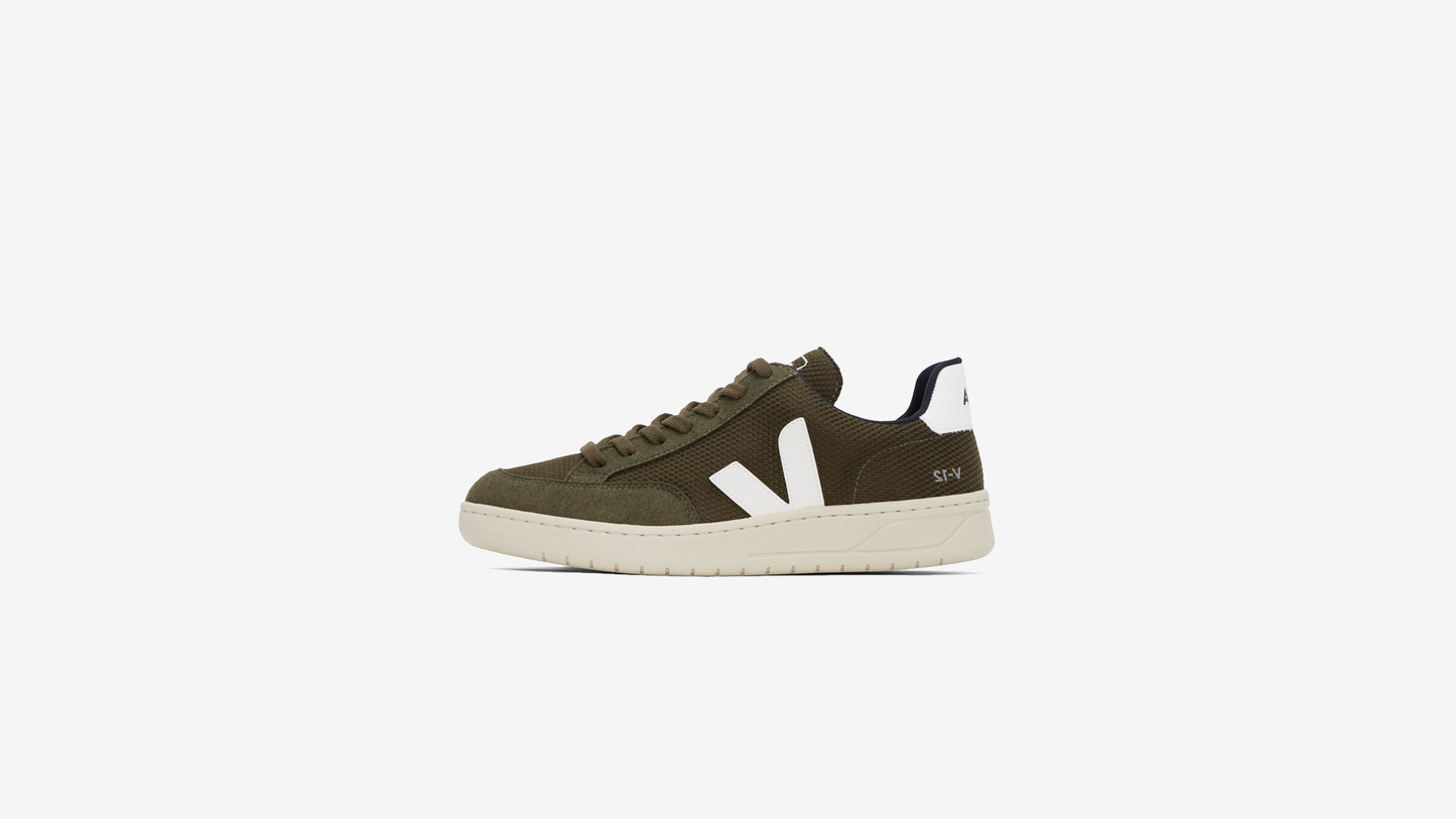 Veja "V-12 Canvas" W - Olive / White