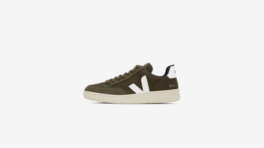 Veja "V-12 Canvas" W - Olive / White