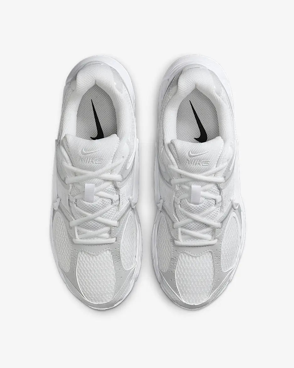 Nike "V5 RNR" W - White / White