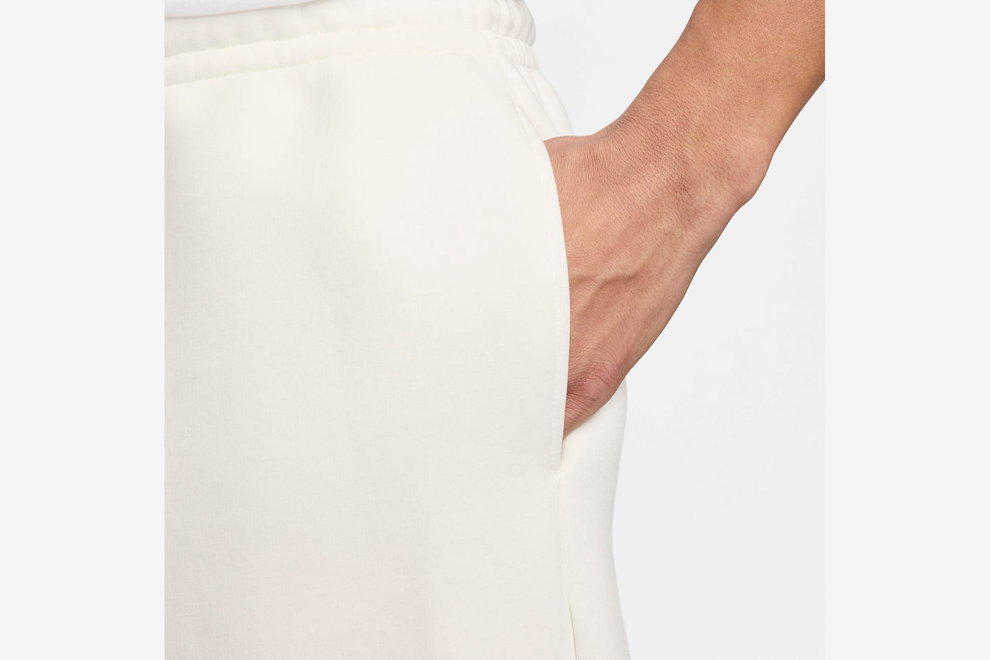 Nike "Sportswear Tech Fleece Reimagined Shorts" M - Sail