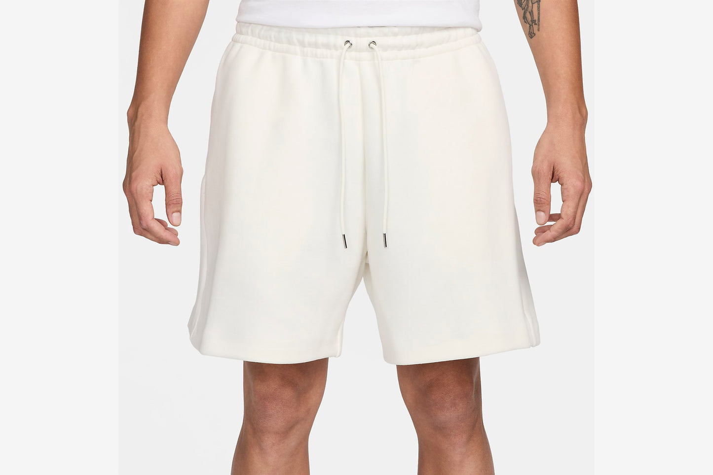 Nike "Sportswear Tech Fleece Reimagined Shorts" M - Sail