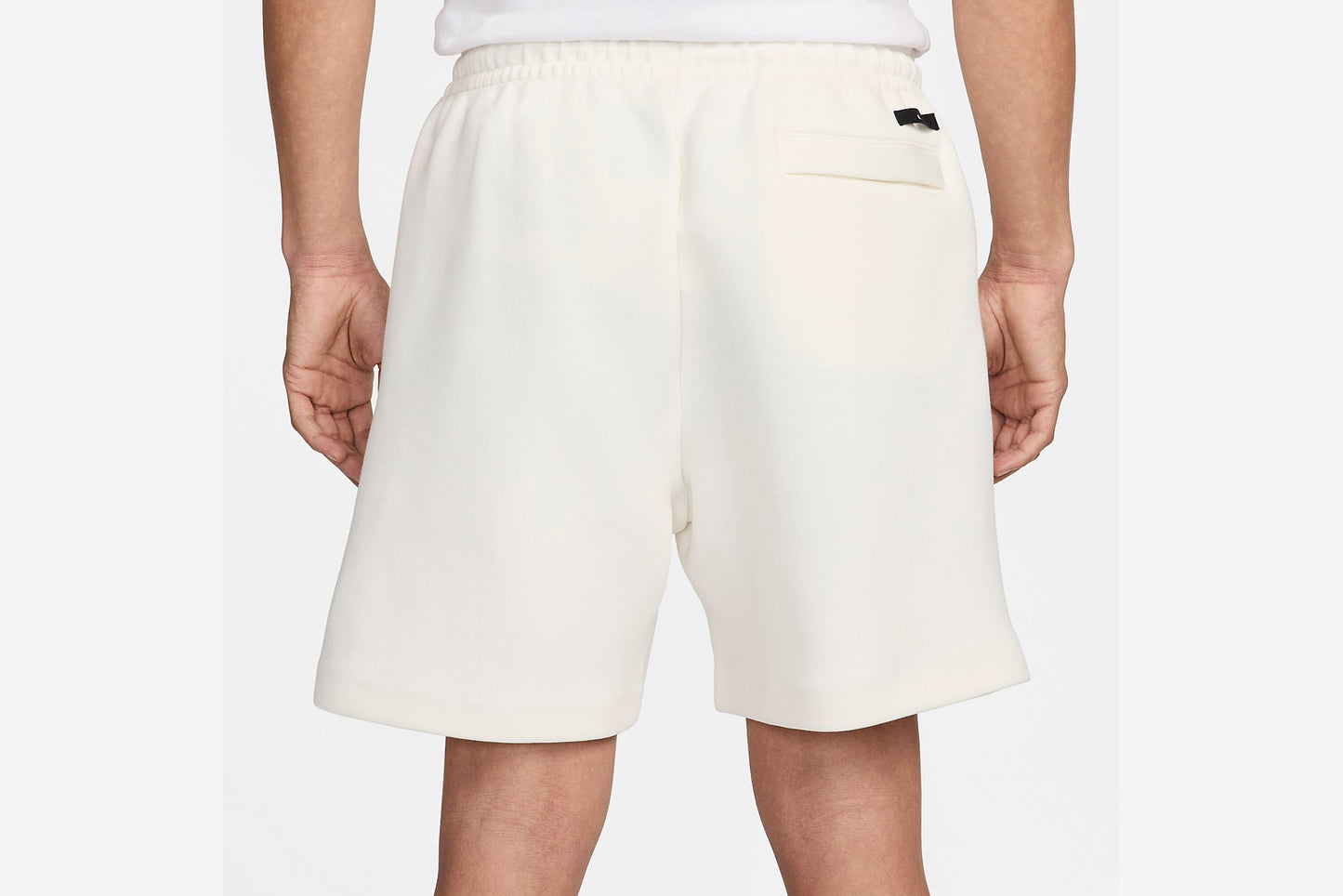 Nike "Sportswear Tech Fleece Reimagined Shorts" M - Sail