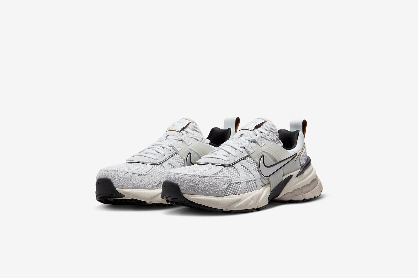 Nike "V2K Run" W - Pure Platinum / Chrome