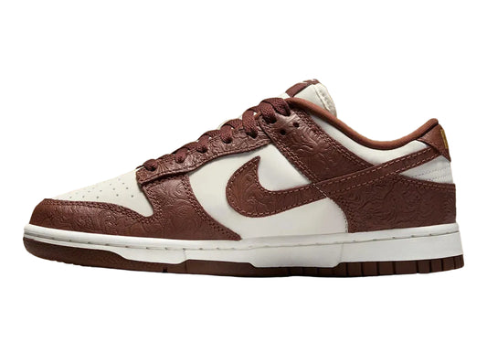 Nike "Dunk Low" Womens - Sail / Fauna Brown