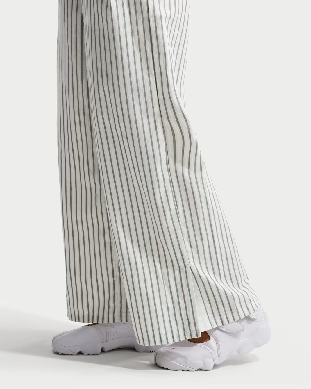 Nike "Chill Poplin Pants" W - Fir / Light Orewood Brown / Summit White