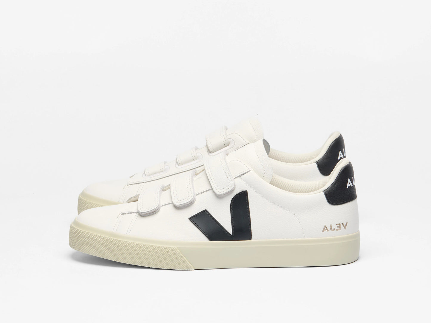 Veja "Recife Leather " W - Extra White / Black