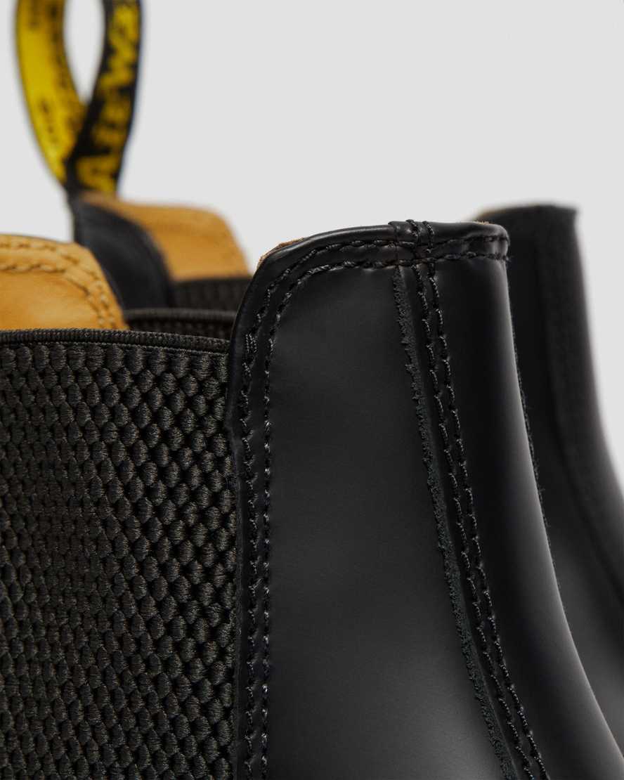 Dr. Martens "2976 Yellow Stitch Smooth Leather Chelsea Boot" M - Black