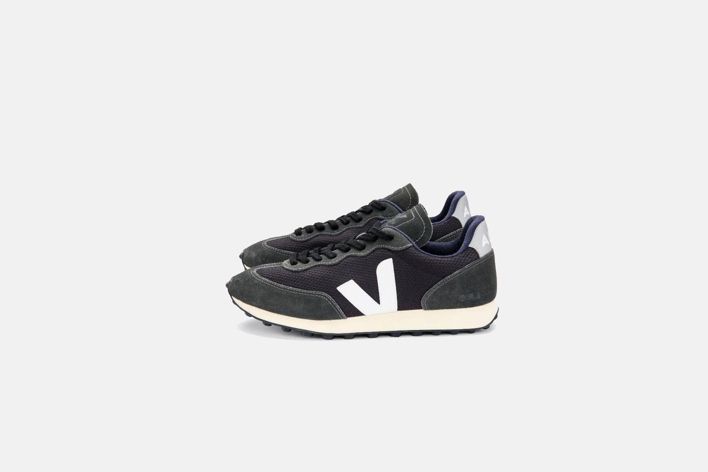 Veja "Rio Branco" M - Black / White / Oxford Grey