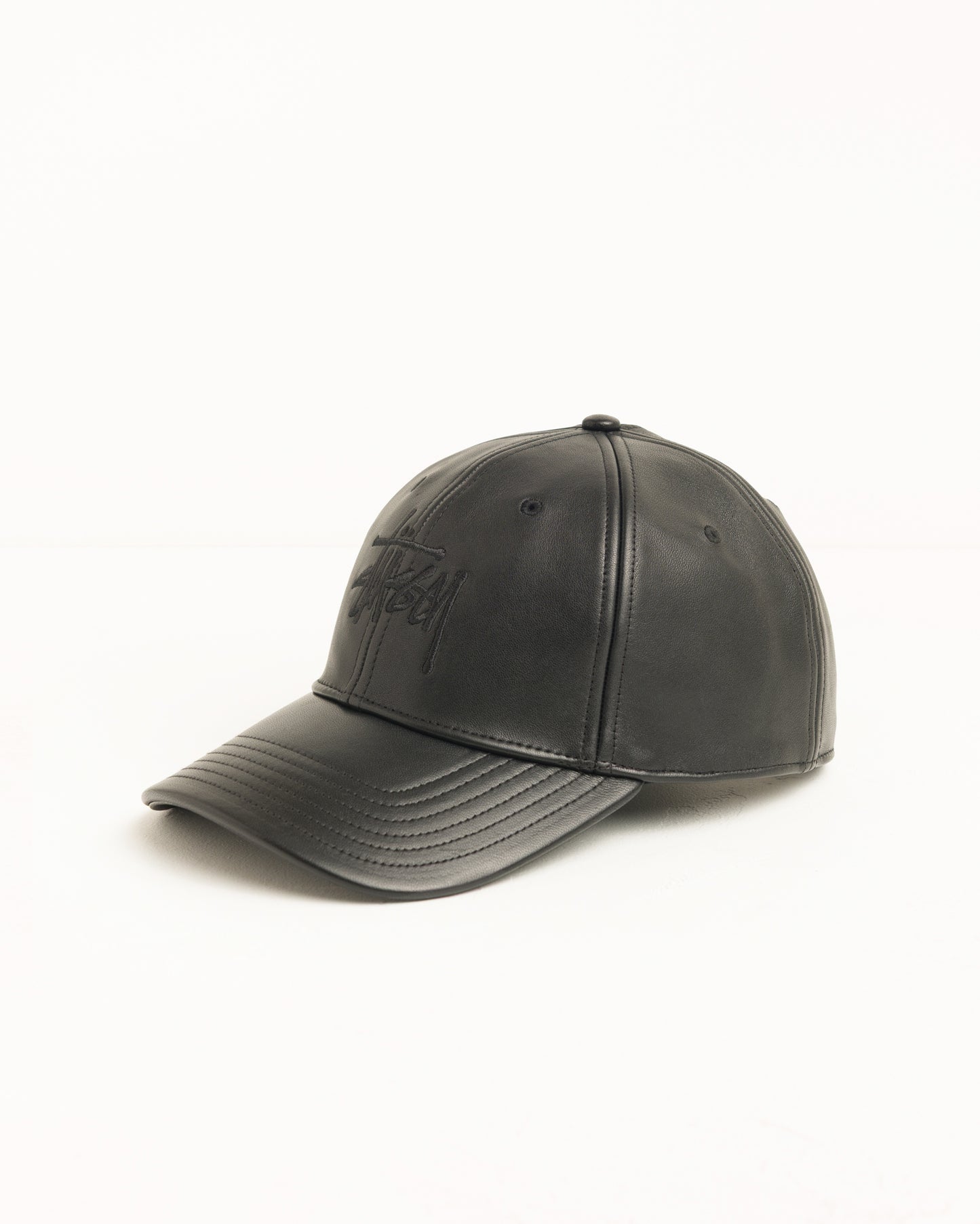 Stussy "LP Leather Strapback Cap" - Black