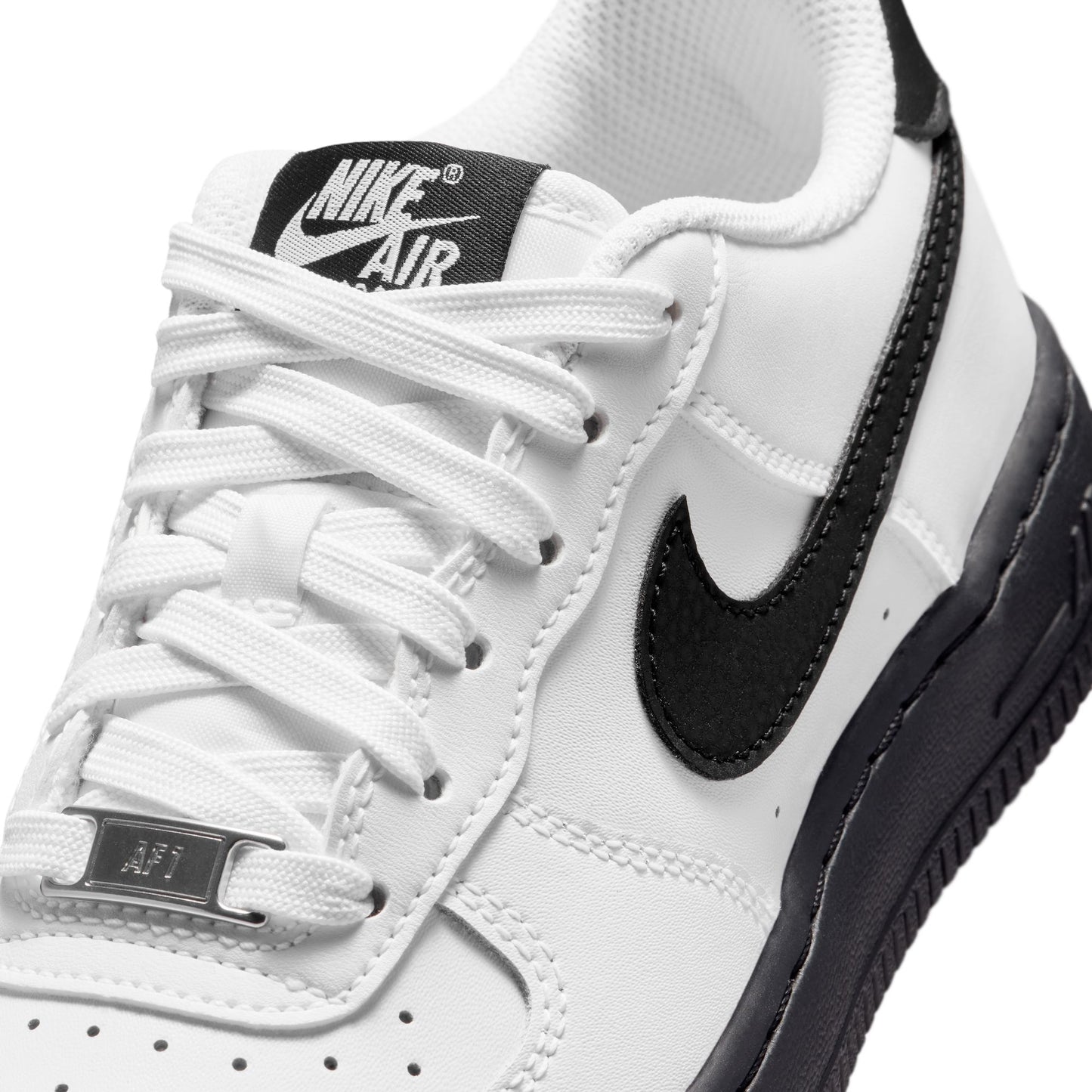 Nike "Air Force 1" Grade School - White / Black