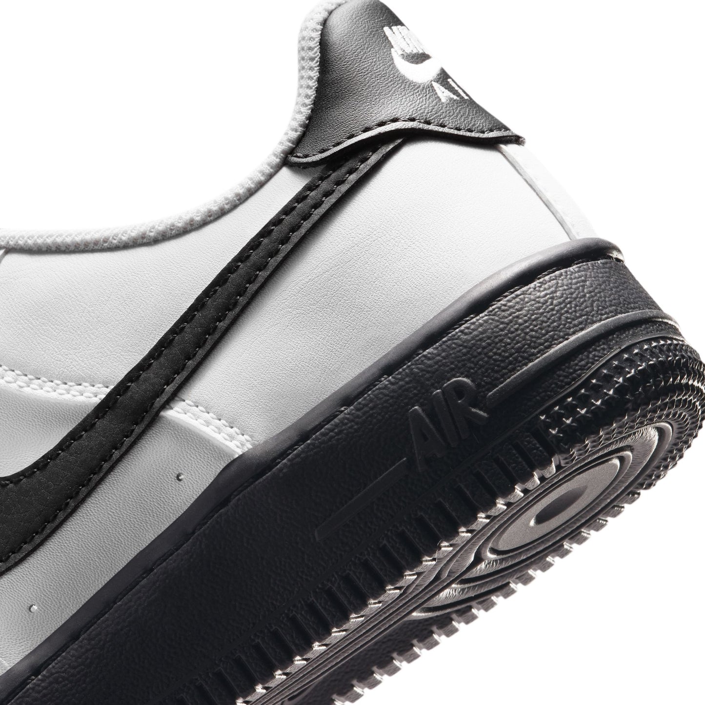 Nike "Air Force 1" Grade School - White / Black