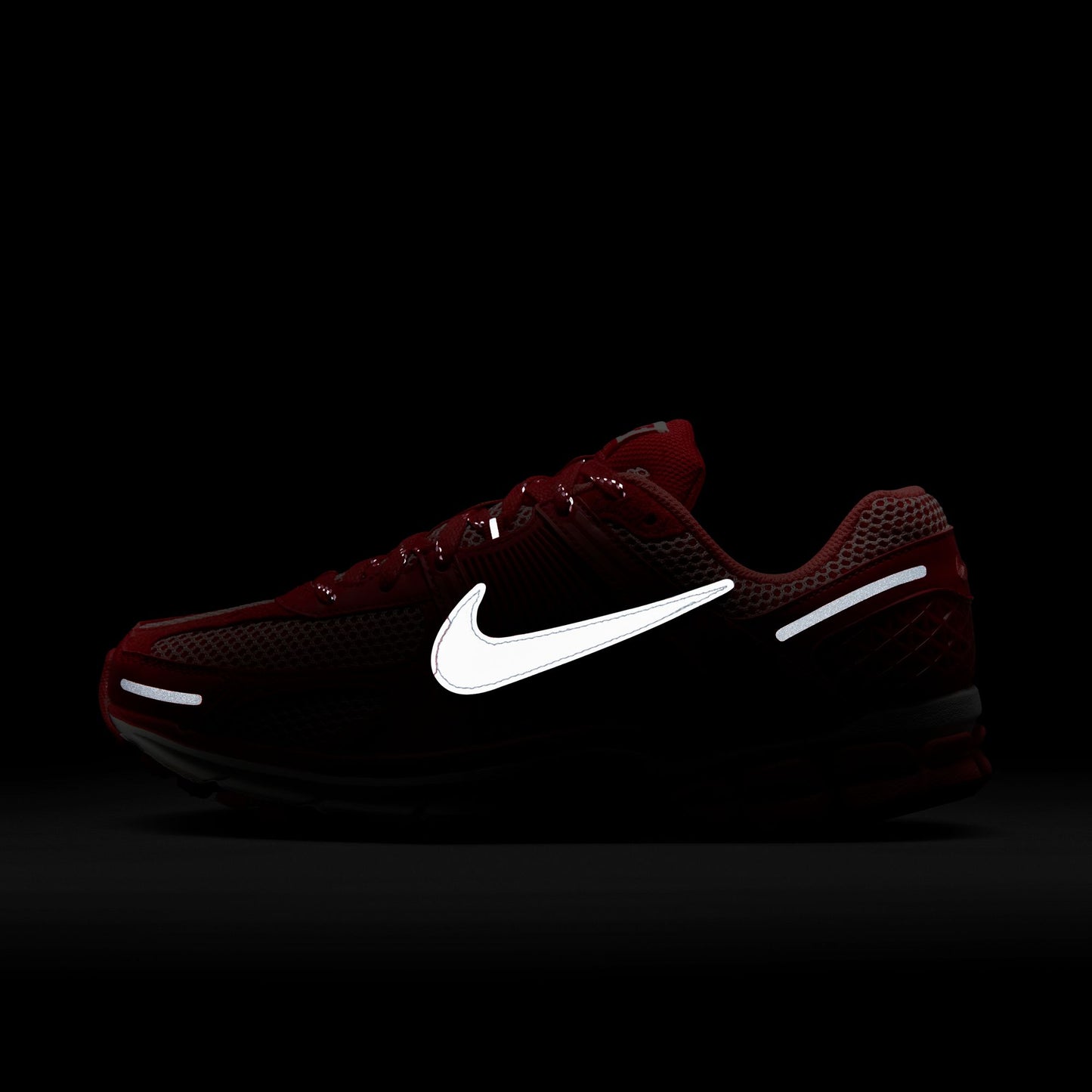 Nike "Zoom Vomero 5 PRM"  Mens - University Red / Metallic Silver