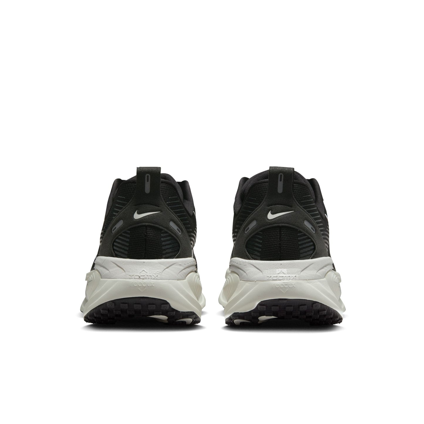 Nike "Vomero 18" Mens - Black / Summit White