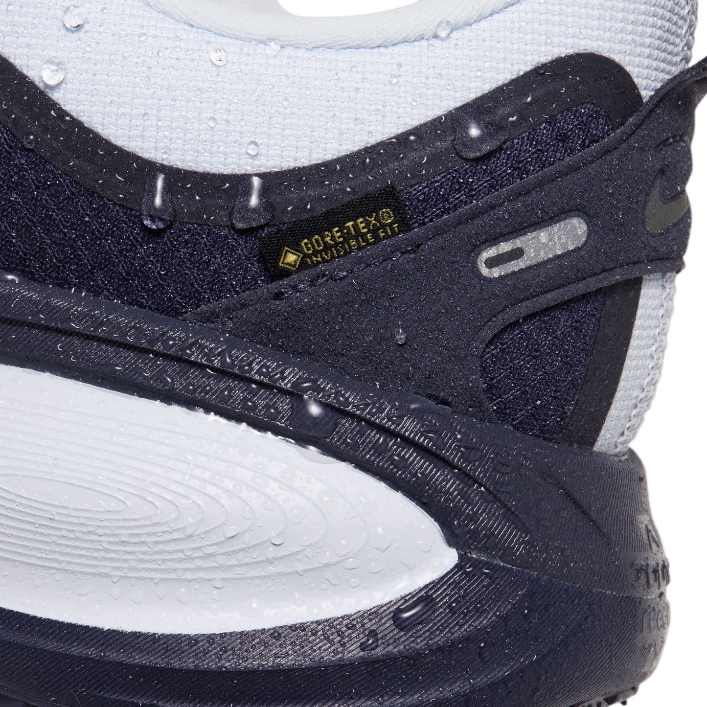 Nike "Vomero 18 GORE-TEX" Mens - Football Grey / Metallic Dark Grey