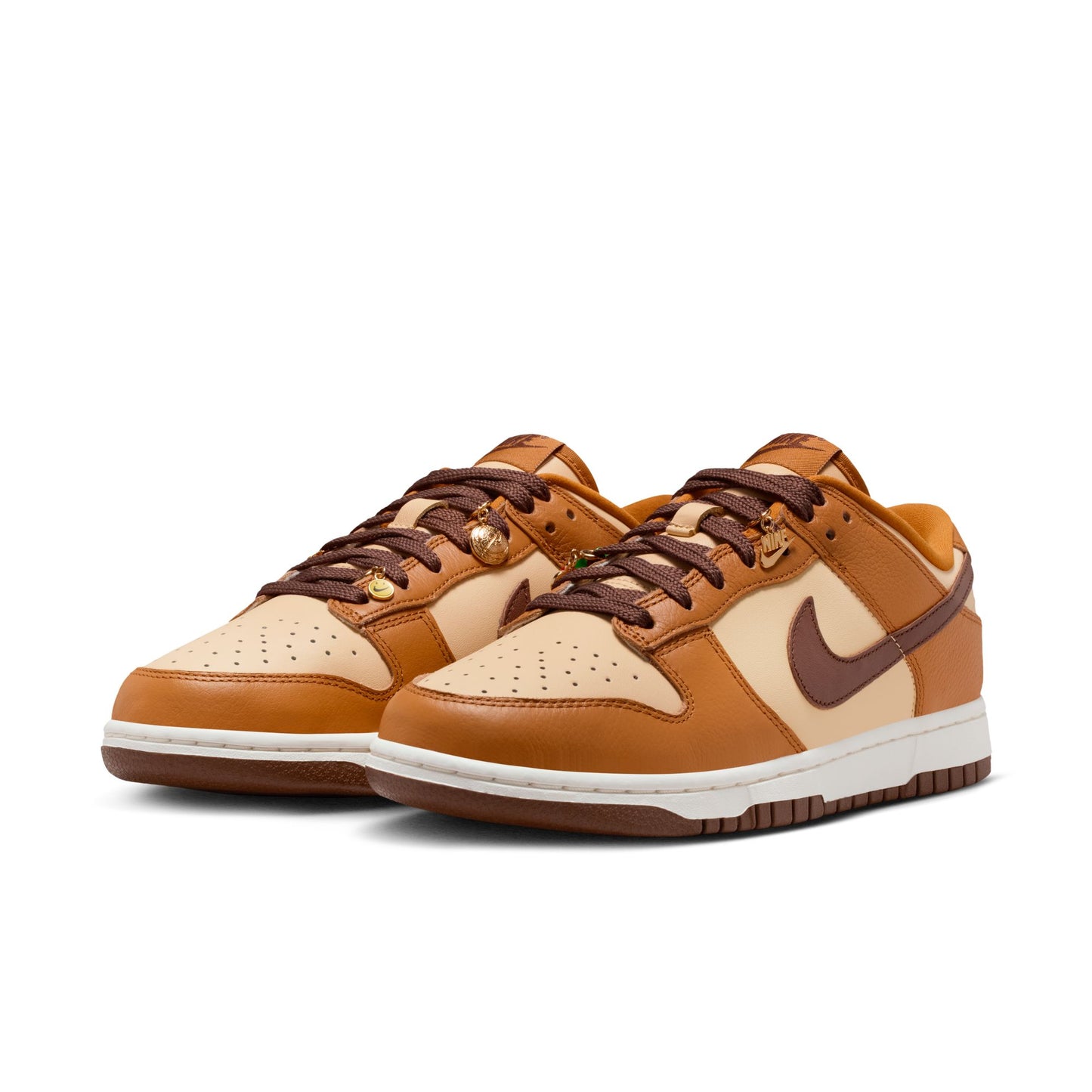 Nike "Dunk Low" Womens - Desert Ochre / Fauna Brown