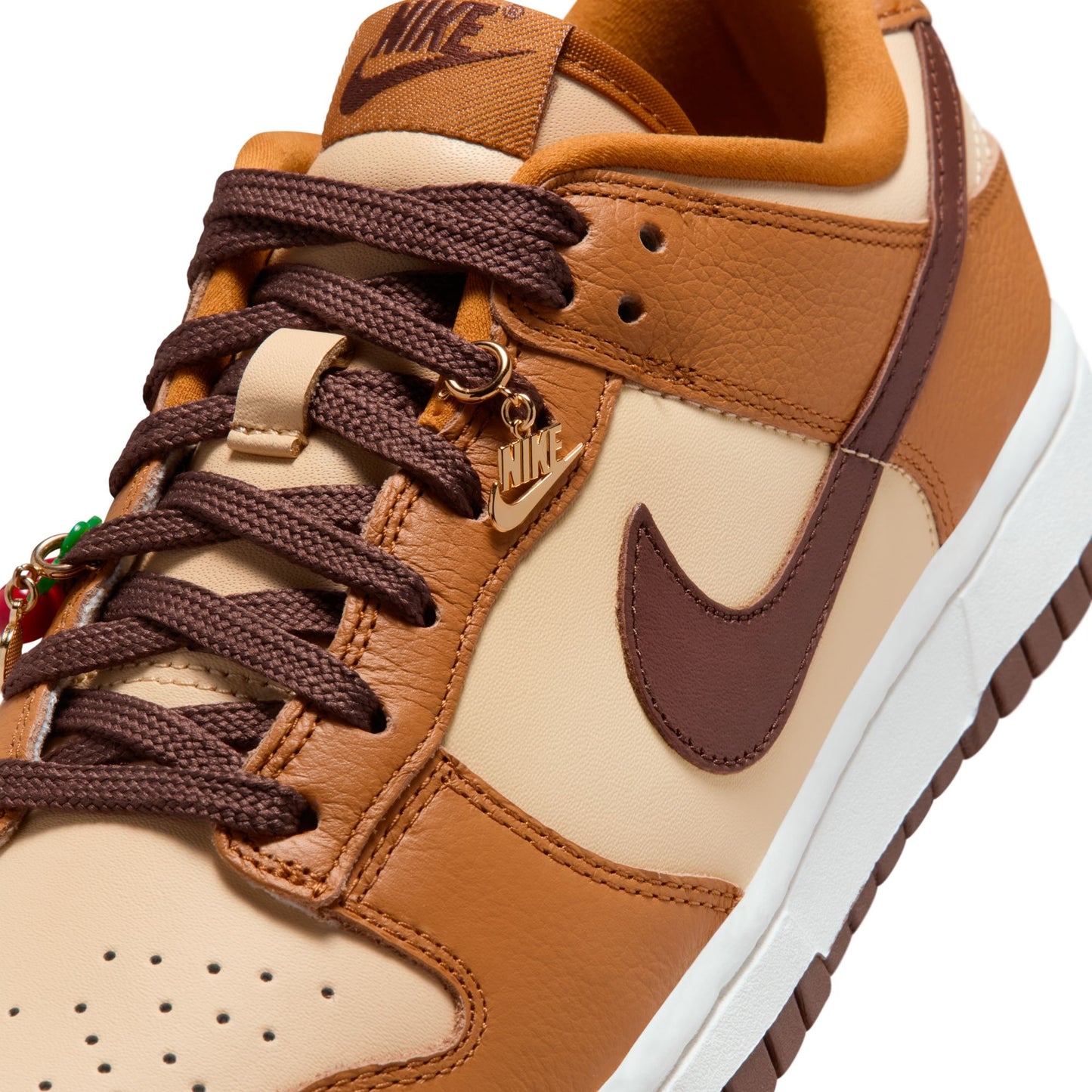 Nike "Dunk Low" Womens - Desert Ochre / Fauna Brown