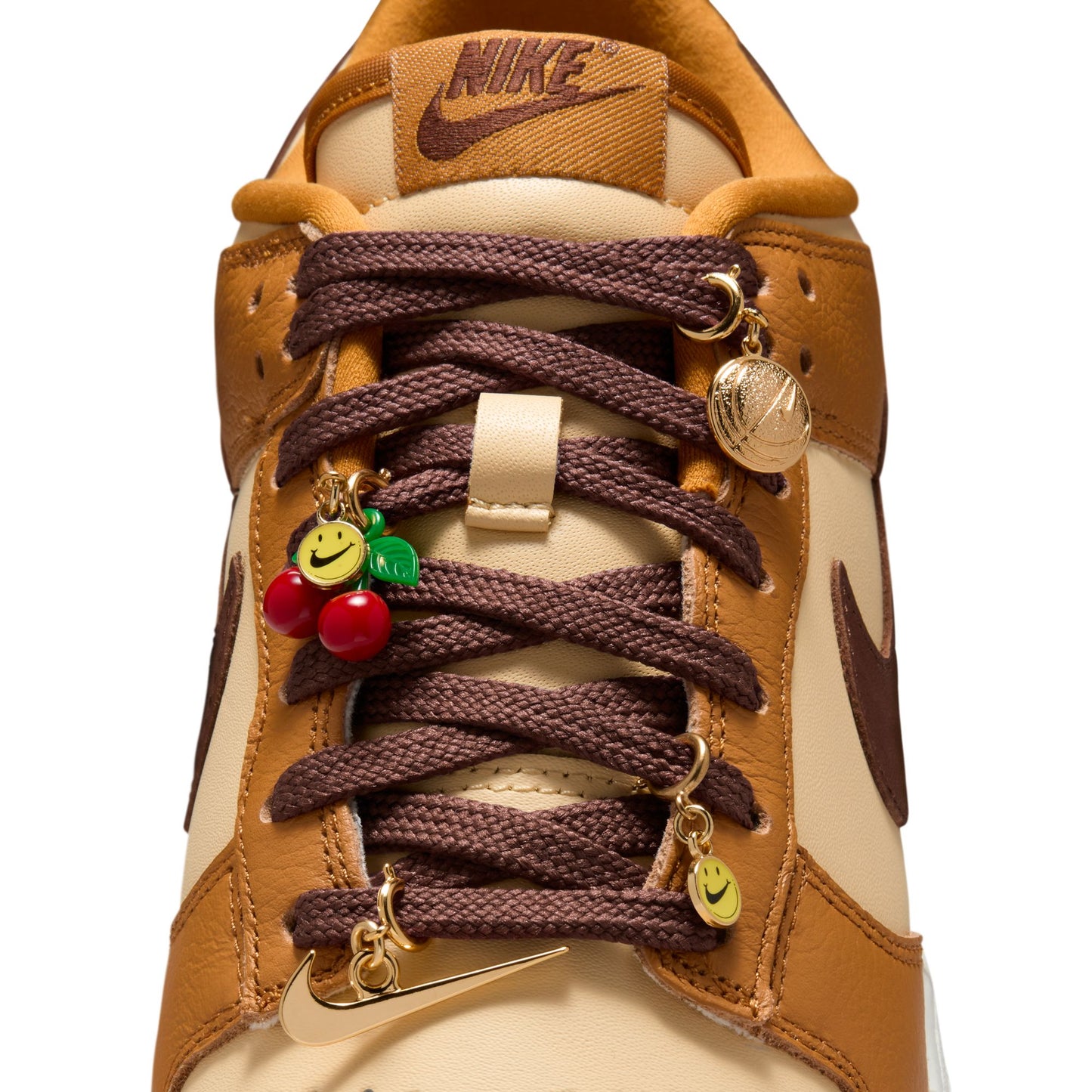 Nike "Dunk Low" Womens - Desert Ochre / Fauna Brown