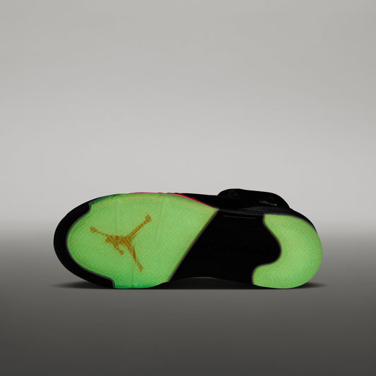 Air Jordan "5 Retro OG" Grade School - Black / Black / Picante Red