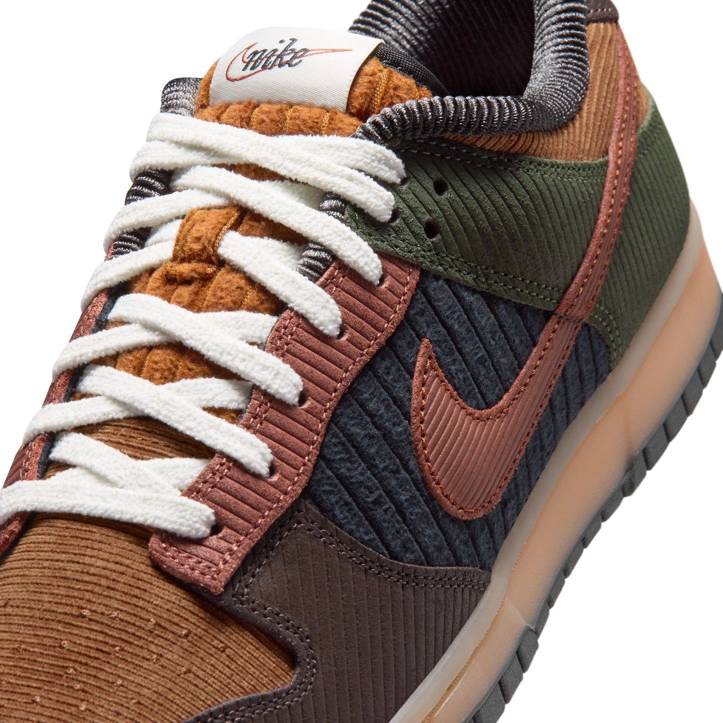 Nike "Dunk Low Retro PRM" Mens - LT British Tan / Cinnamon