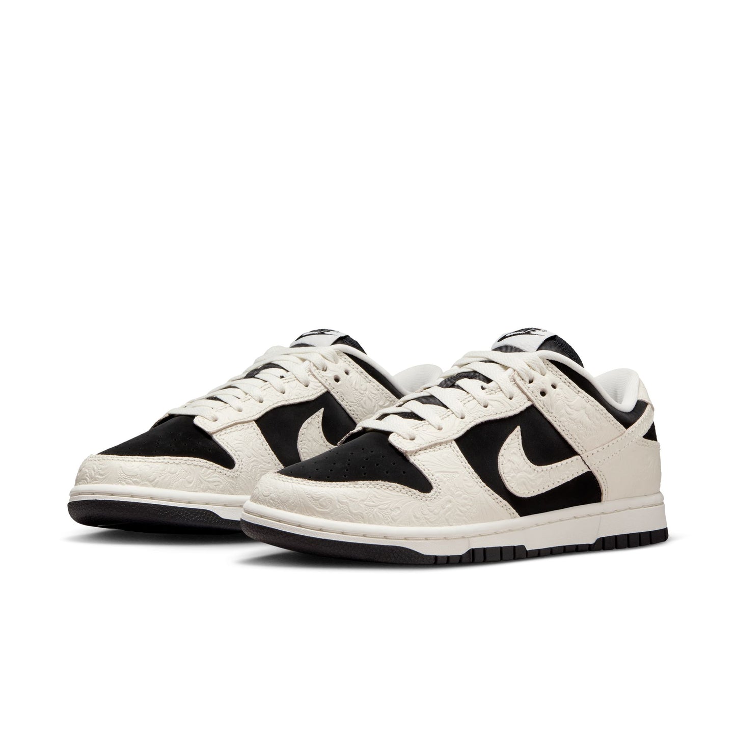 Nike "Dunk Low" Womens - Black / Sail