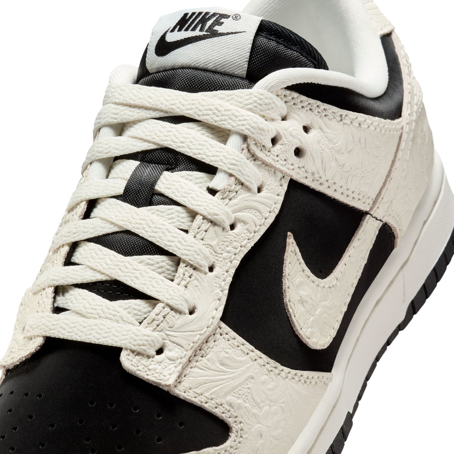 Nike "Dunk Low" Womens - Black / Sail
