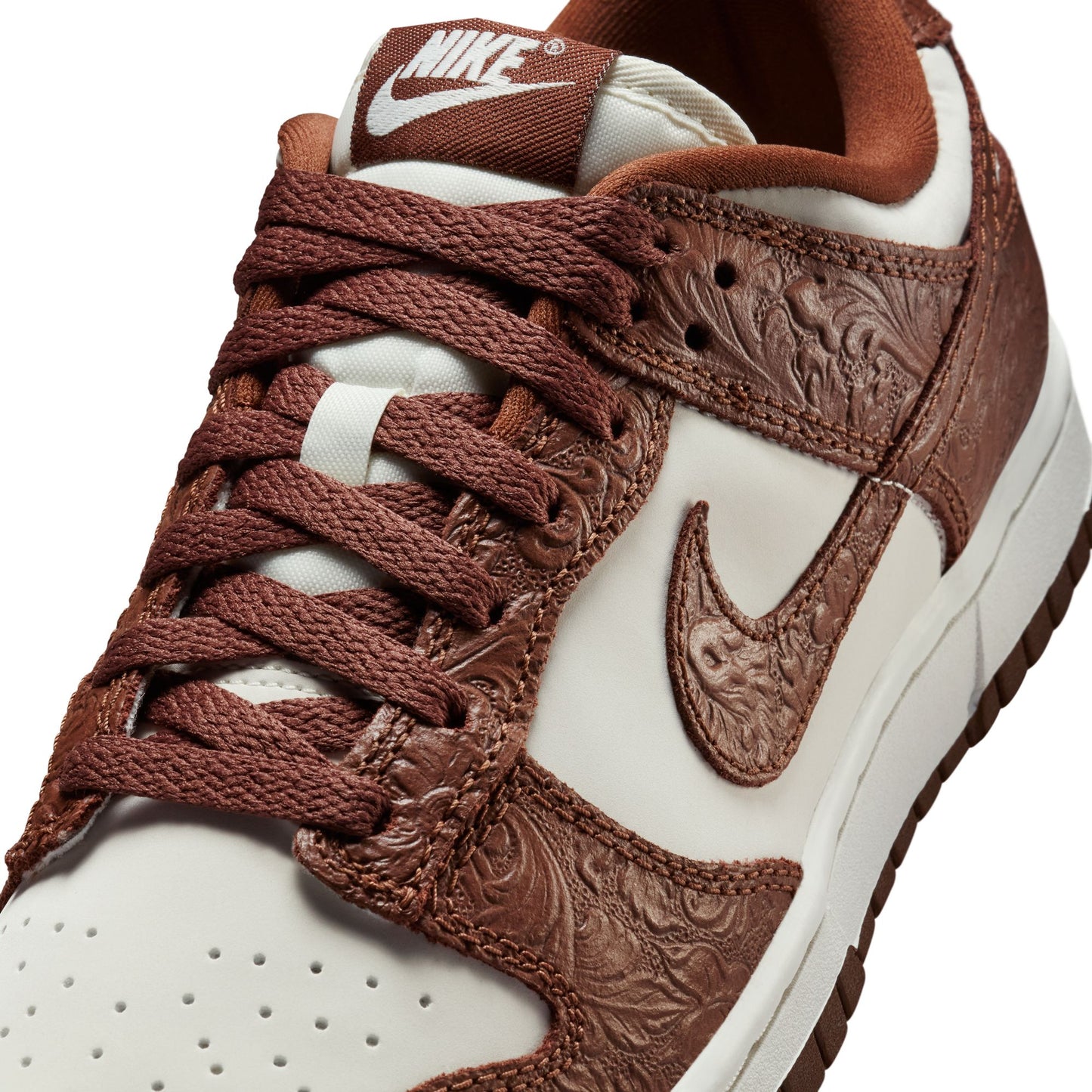 Nike "Dunk Low" Womens - Sail / Fauna Brown