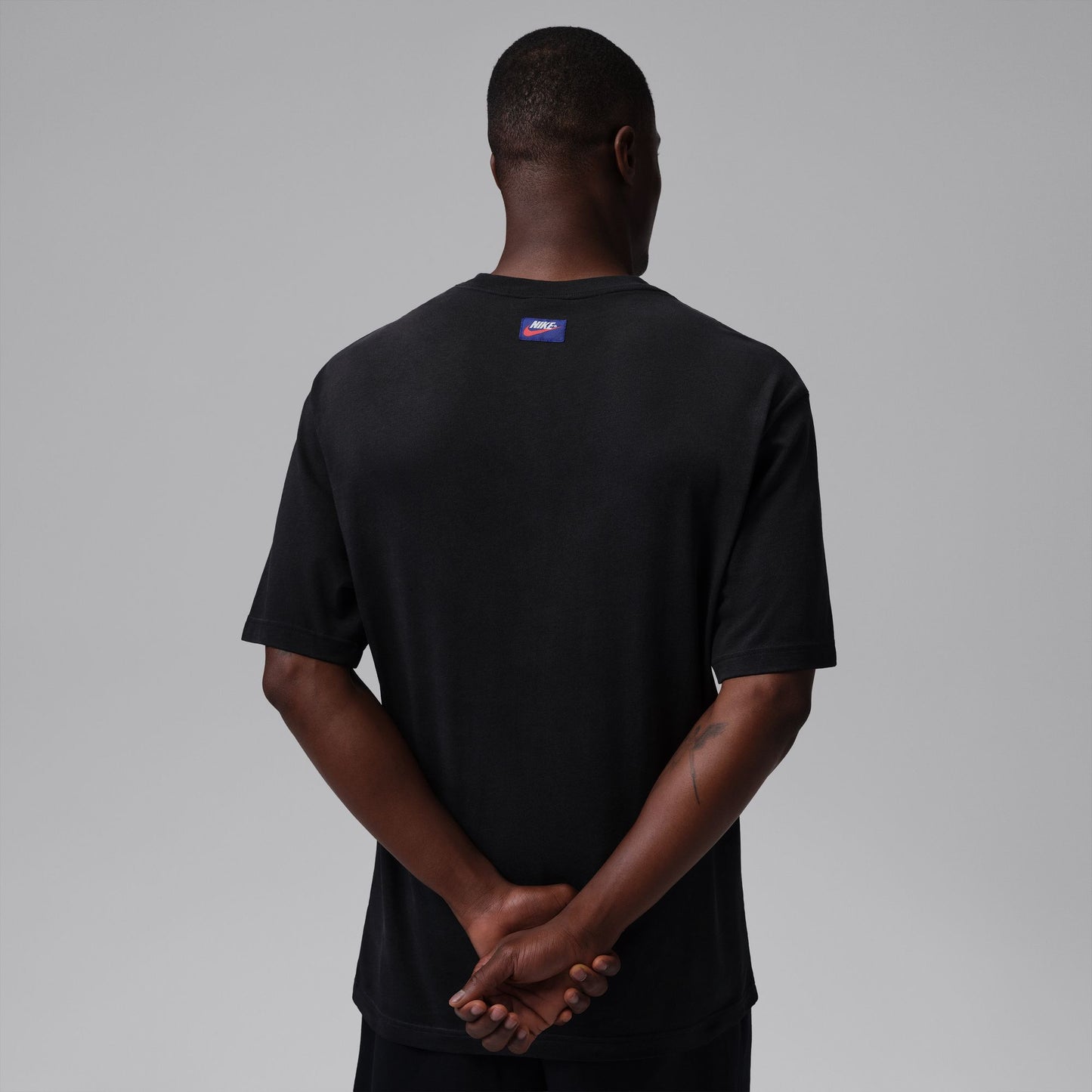 Jordan "Flight Essentials Pocket Tee" Mens - Black / University Red