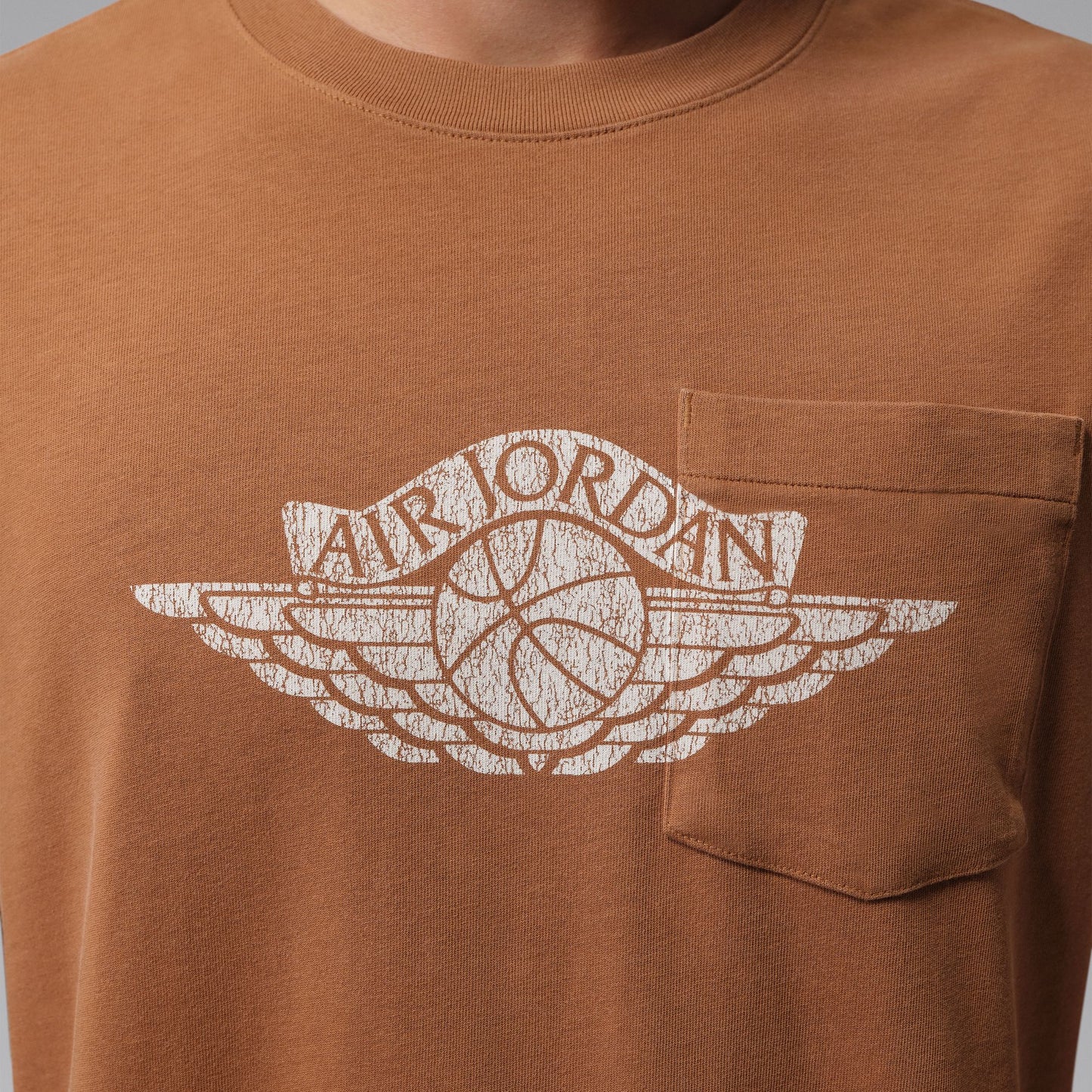 Jordan "Flight Essentials Pocket Tee" Mens - Lt British Tan / Shadow Brown