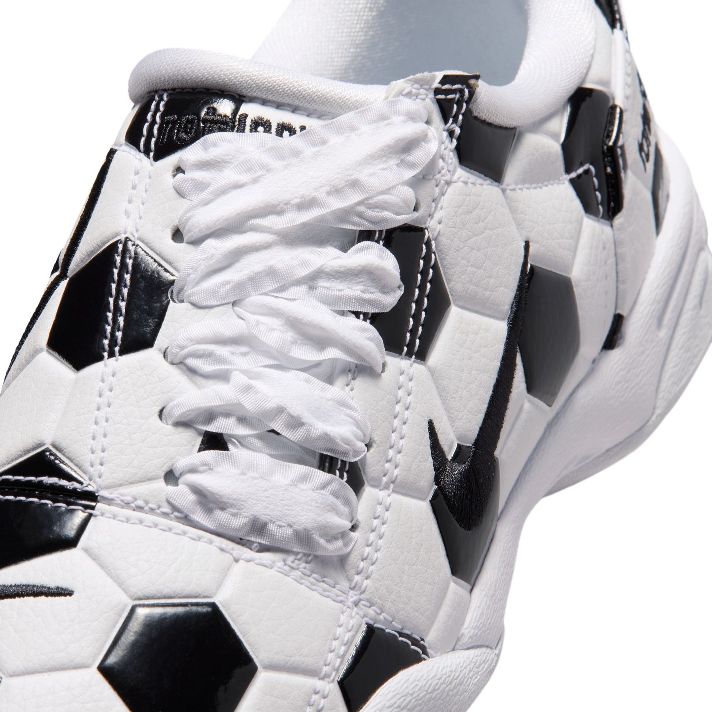Nike "T90" Womens - White / Black