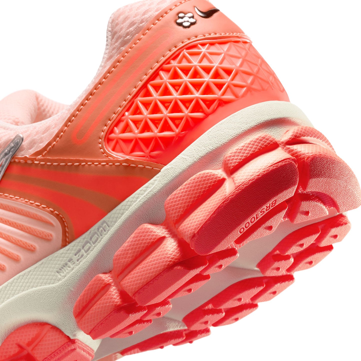 Nike "Zoom Vomero 5" Womens - Crimson Tint / Hot Lava