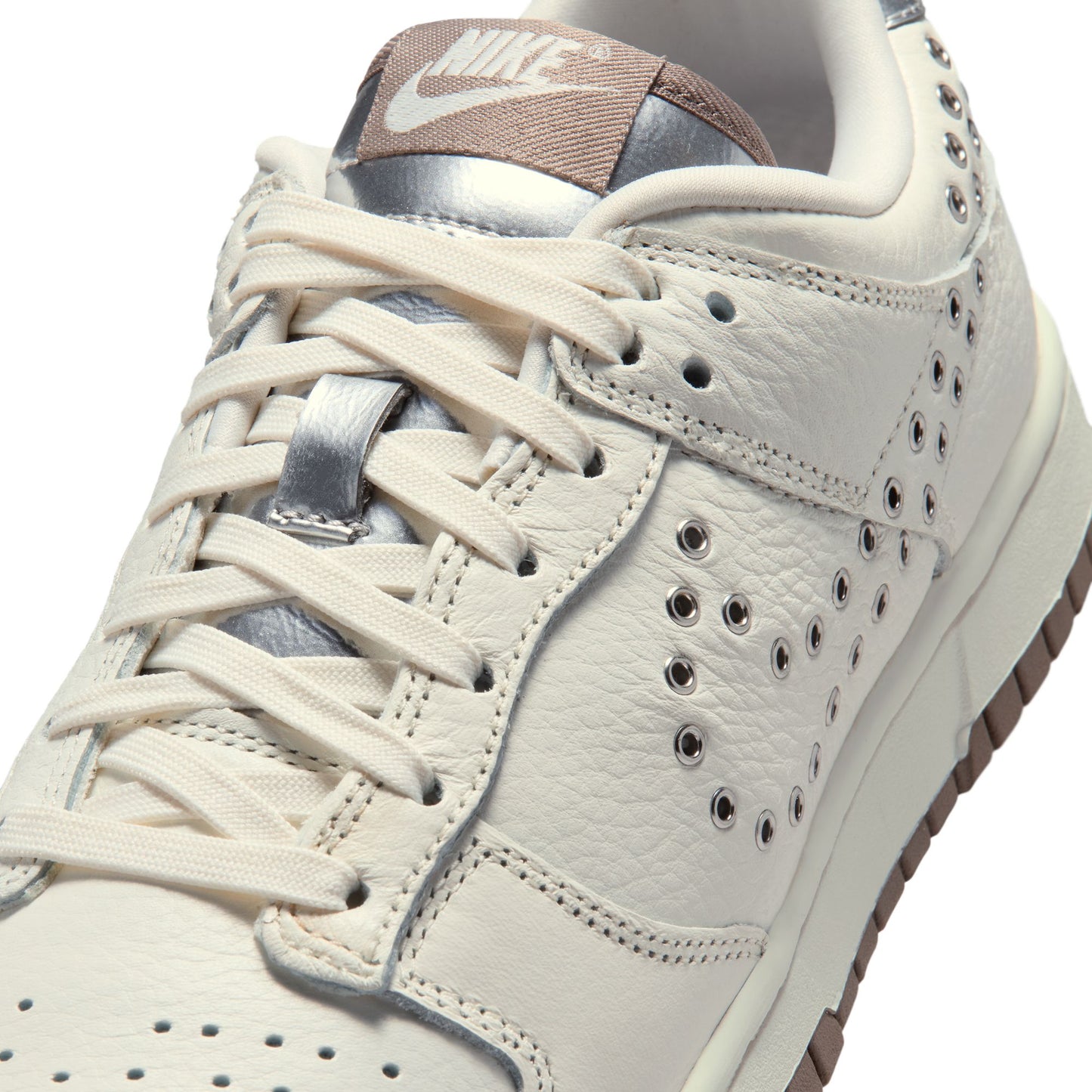 Nike "Dunk Low" Womens - Sail / Metallic Silver