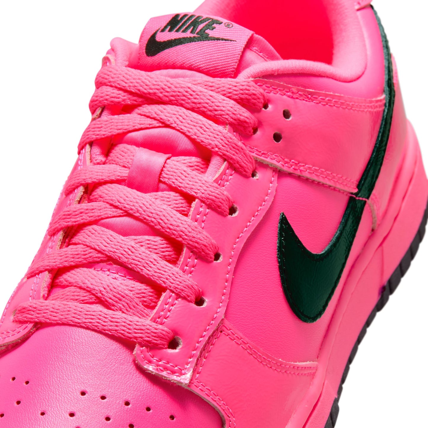 Nike "Dunk Low" Womens - Pink Blast / Black