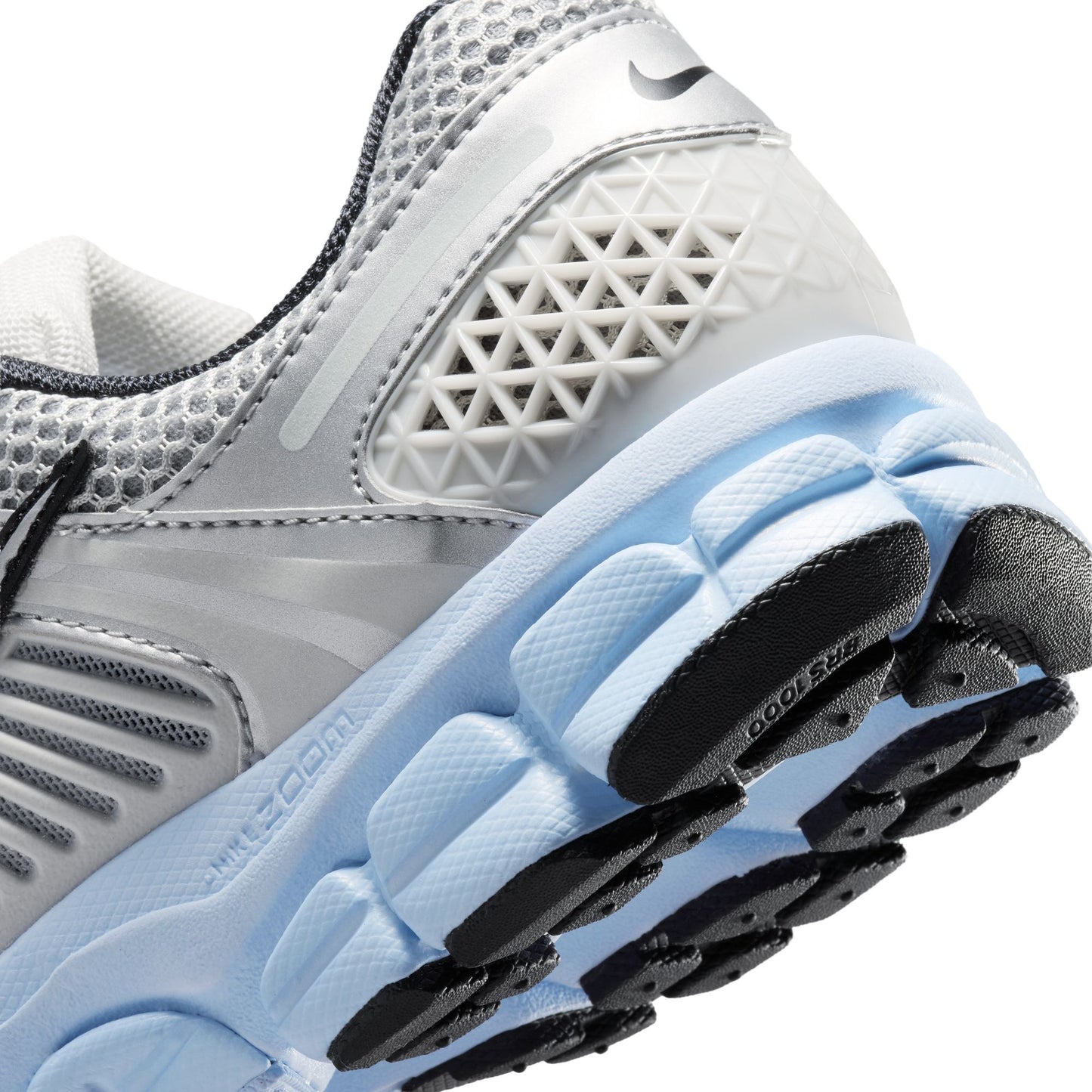 Nike "Zoom Vomero 5" Womens - Photon Dust / Metallic Silver