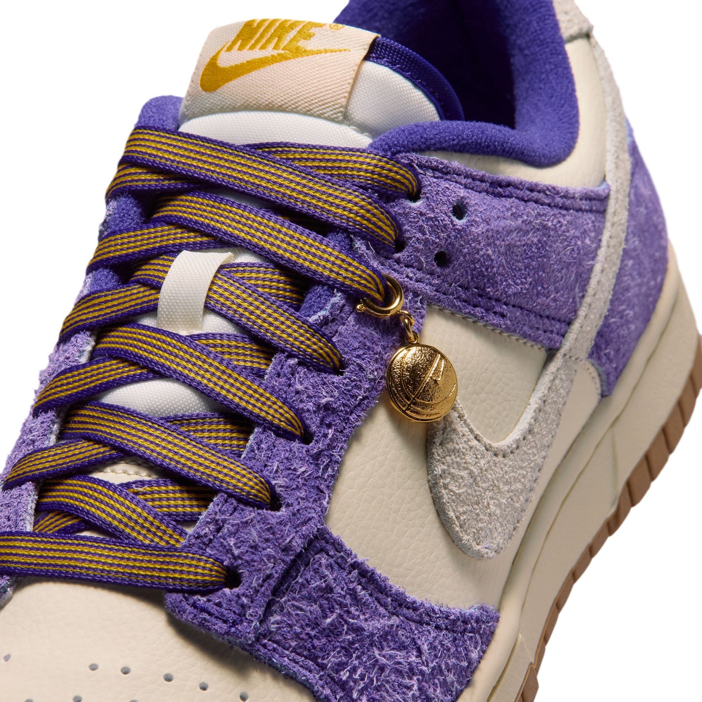Nike "Dunk Low" Womens - Court Purple / Coconut Milk