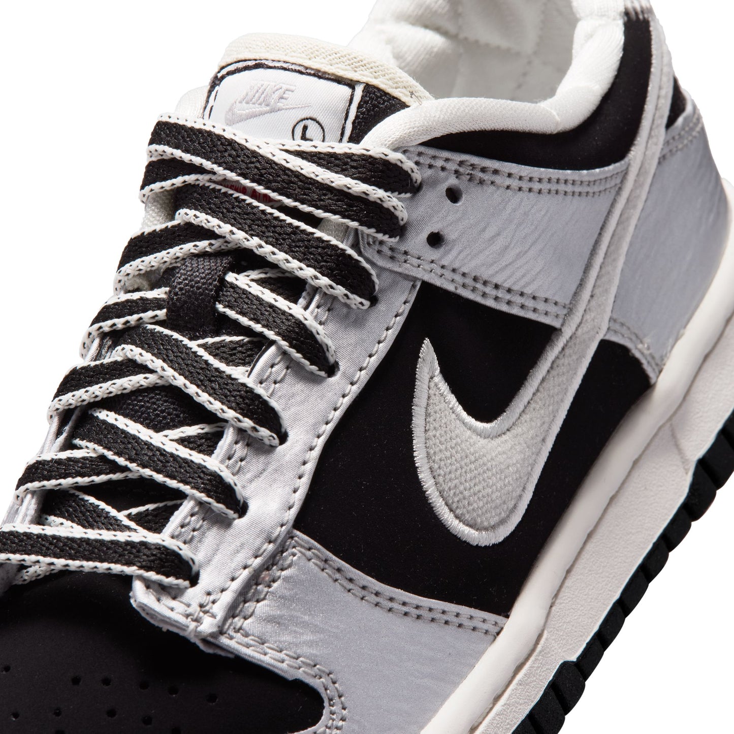 Nike "Dunk Low LV8 STR JKT" Grade School - Metallic Silver